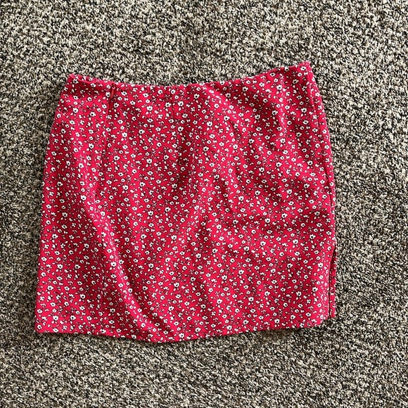 Red and white flower mini skirt - Picture 3 of 5